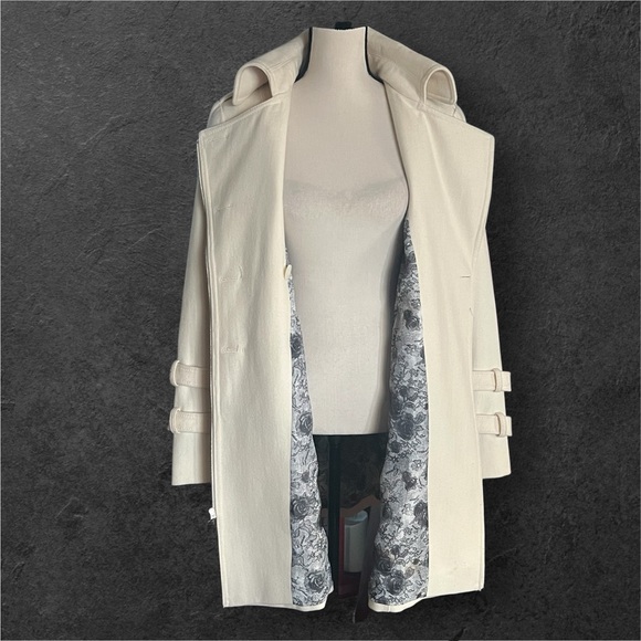 Guess Wool Blend White Diagonal zipper front belted Coat. Size Large. - Picture 3 of 13